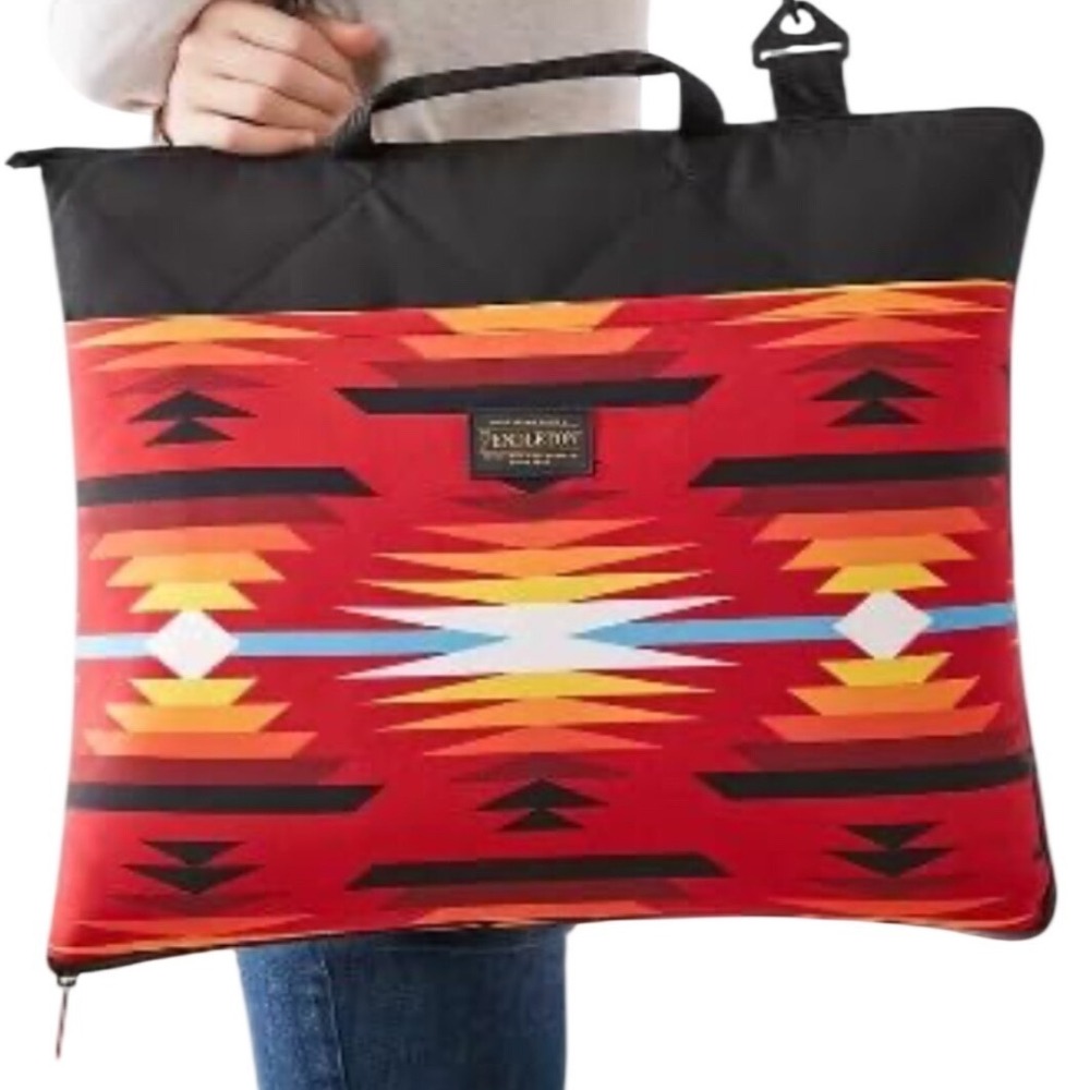 Pendleton Outdoor Packable Blanket Red Southwestern Geometric 60x72 Tote Strap - Picture 4 of 4